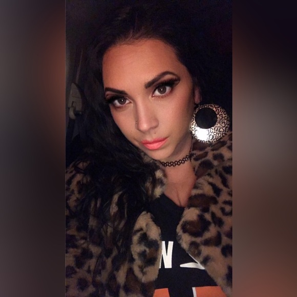 Meet your Posher, Nicole - Picture 7 of 10